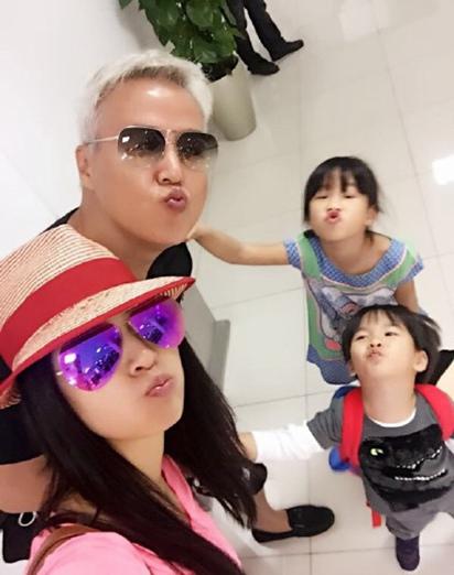 张庭一家人幸福合影网友永远的正能量女神