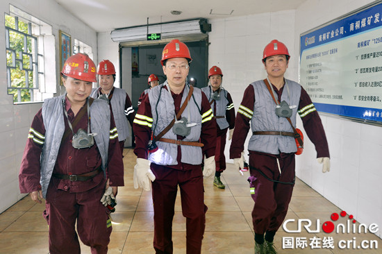 已过审【法制安全】重庆煤监局市煤管局深入矿井盯守生产安全