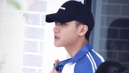 《萌探探探案》黄子韬宋亚轩校服造型彰显青春元气