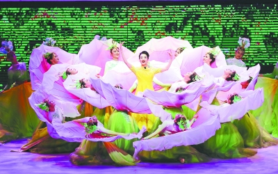 武汉市庆祝中国共产党成立100周年文艺演出举行