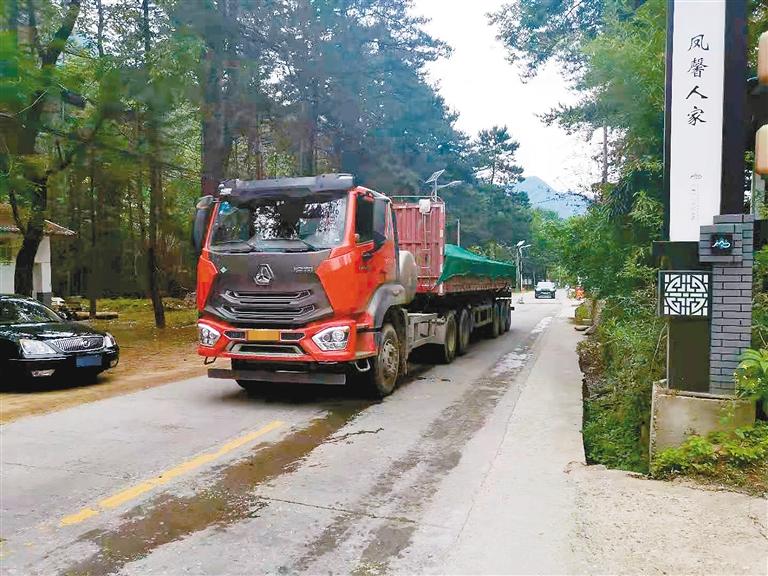 （转载）农家乐门前砂石车接连驶过 游客被吓跑 生意变冷清