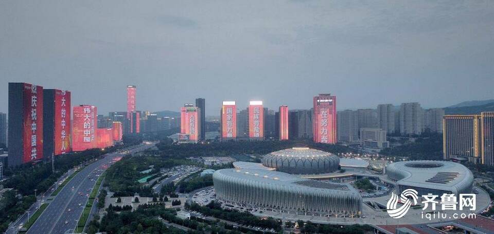 100分钟空地直播流光溢彩建党百年主题灯光秀亮相泉城