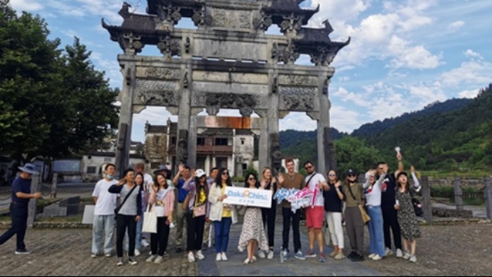 寻梦西递 黟县慢旅 “洋网红”探访徽文化