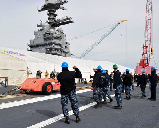 俄媒:美航母末日将近 现代驱逐舰可摧毁之 俄媒:美航母末日将近 现代驱逐舰可摧毁之