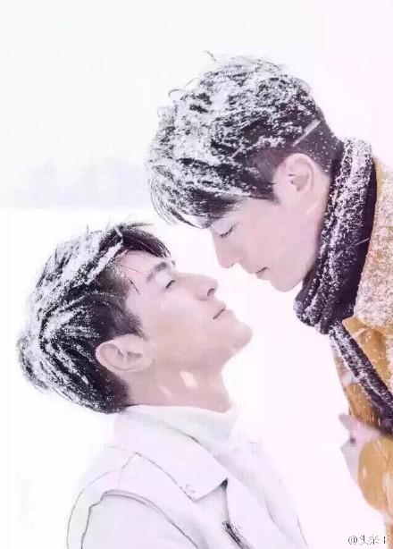 胡歌霍建华合照被玩坏,只差一厘米就吻上了