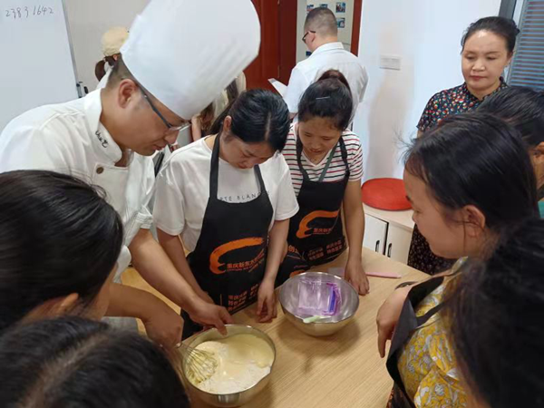 【原创】重庆渝北区仙桃街道空港佳园社区开展技能培训班_fororder_图片1