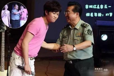 王刚和儿子差60岁算啥,赌王和闺女差78岁呢