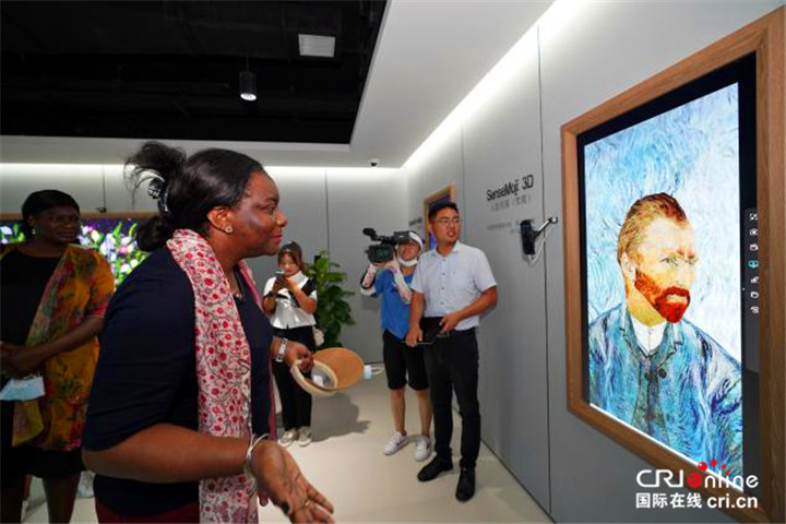 【Hi 西安】探秘人工智能的硬科技与软实力  驻华大使夫人在商汤科技解锁“未来科技”_fororder_图片74