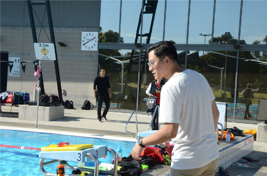 宁泽涛翻译颜值逆天 侧脸胡歌正脸吴彦祖