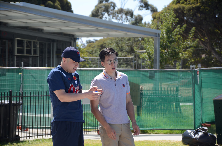 宁泽涛翻译颜值逆天 侧脸胡歌正脸吴彦祖