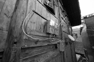 贵州剑河苗寨发生大火 村民:政府涂刷的油漆助燃