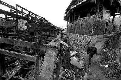 贵州剑河苗寨发生大火 村民:政府涂刷的油漆助燃