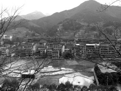 贵州剑河苗寨发生大火 村民:政府涂刷的油漆助燃