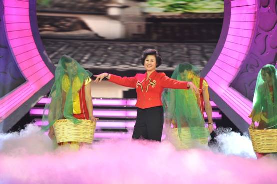 黄晓娟做客《明星同乐会》 好友金玉婷助阵