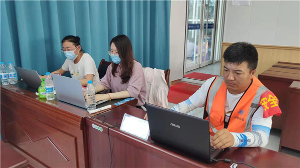 十七冶西安国际陆港医院项目部3天累计疫苗接种800人次_fororder_webwxgetmsgimg (1)