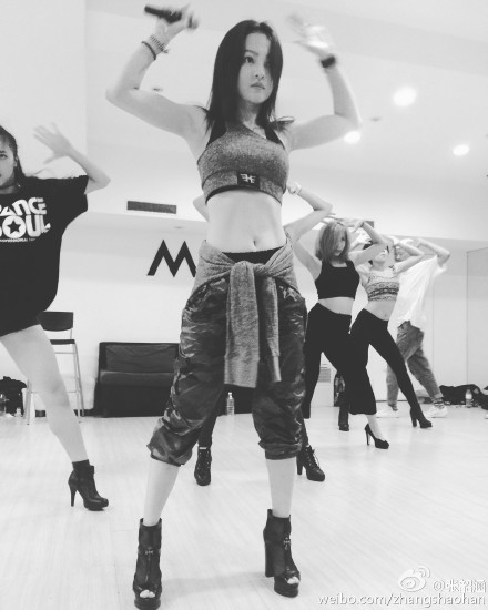 34岁张韶涵素颜近照曝光 和十年前一样年轻