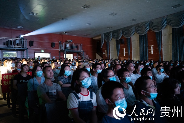 大型舞台剧《王若飞》在安顺学院公演