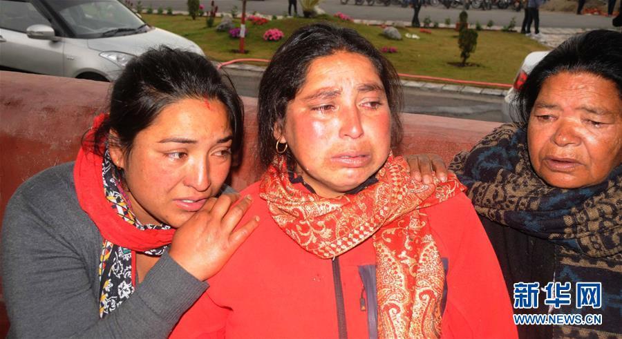 尼泊爾失事客機23人全員遇難 家屬痛哭