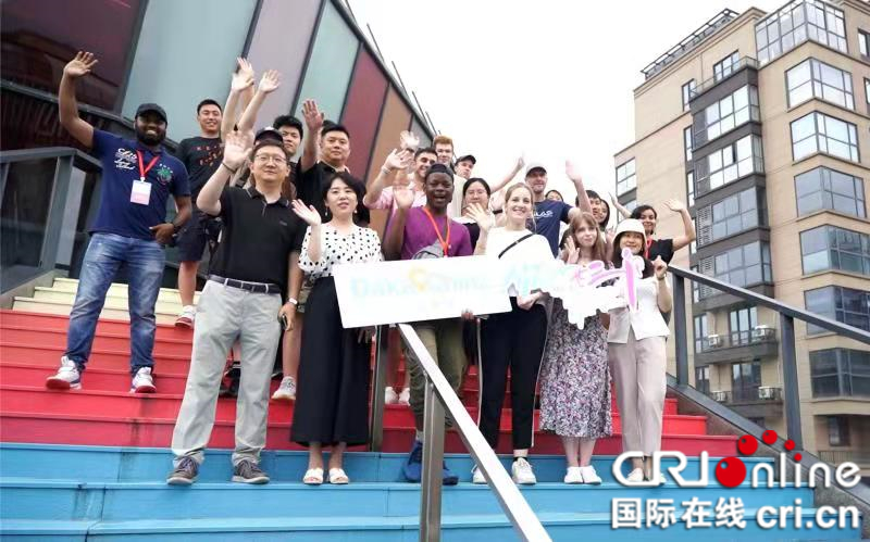 Foreign Internet Influencers Tour Hangzhou to Demystify Rising Dream Town_fororder_1_副本