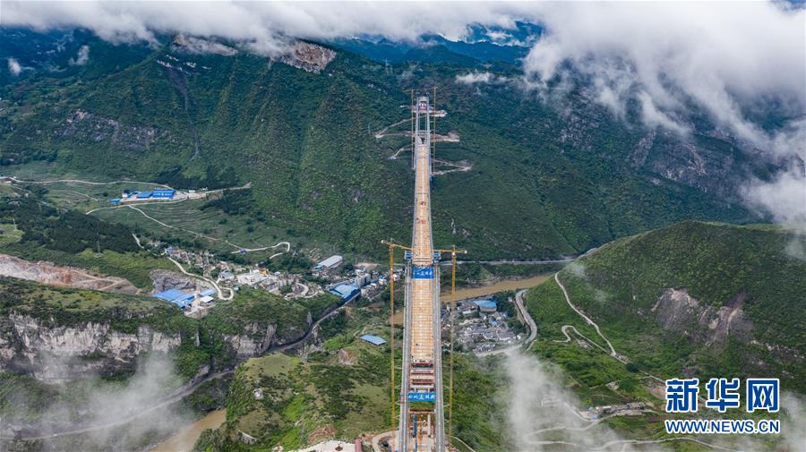 川黔大通道赤水河大桥顺利合龙