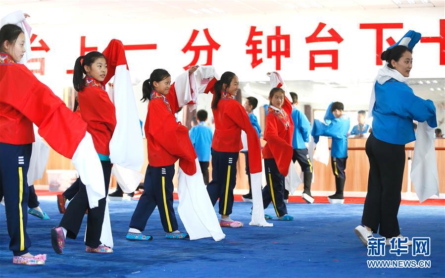 山东青岛：京剧课堂传承国粹