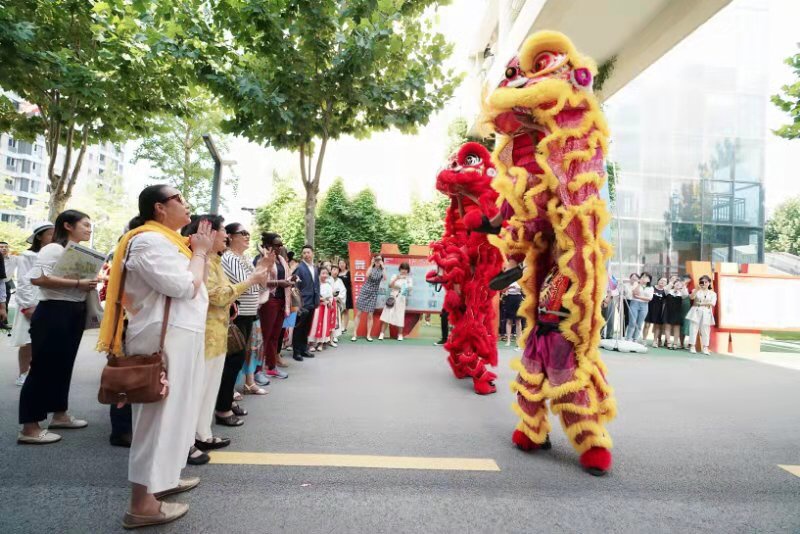 【Hi西安】“新”在教育，“炫”在科技 沣西新城凭实力”圈粉”驻华大使夫人_fororder_图片10