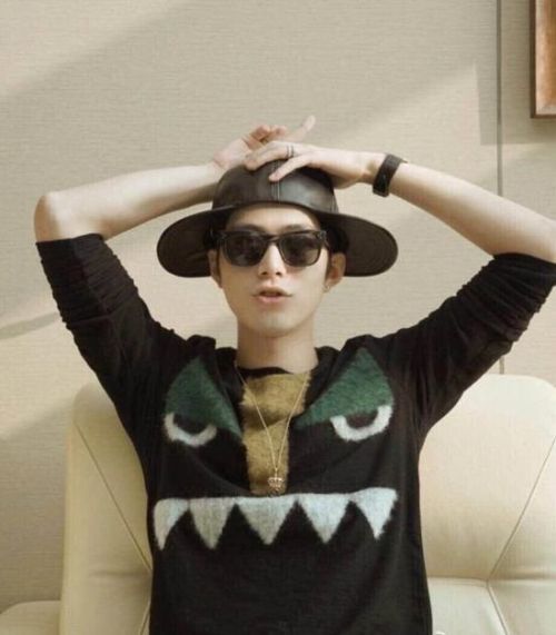 郭敬明陈学冬穿情侣装 引网友再次YY