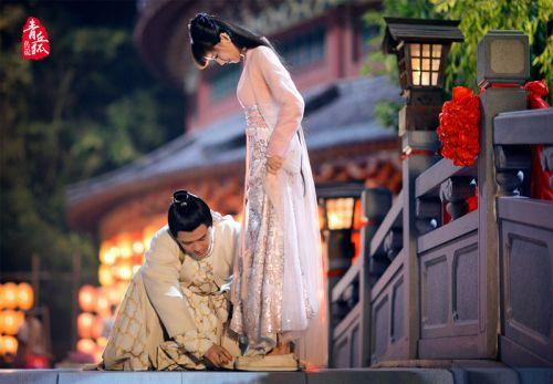 付辛博青丘狐暖心爆棚 “王子服式”男友受追捧