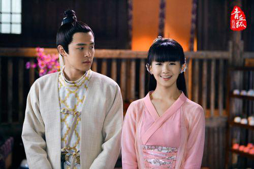 付辛博青丘狐暖心爆棚 “王子服式”男友受追捧