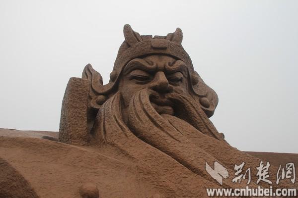 全球最大關公雕像漸露真容 係韓美林封山作