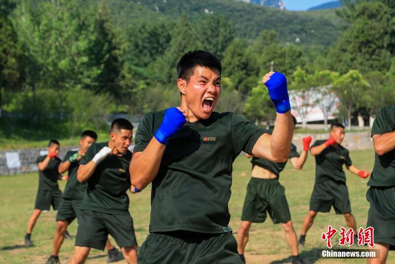 'Yan sanda masu dauke da makamai na kasar Sin sun samu horon fada a lardin Henan_fororder_wc930x592_021bce5339124060a7a1a1c6f5f89107