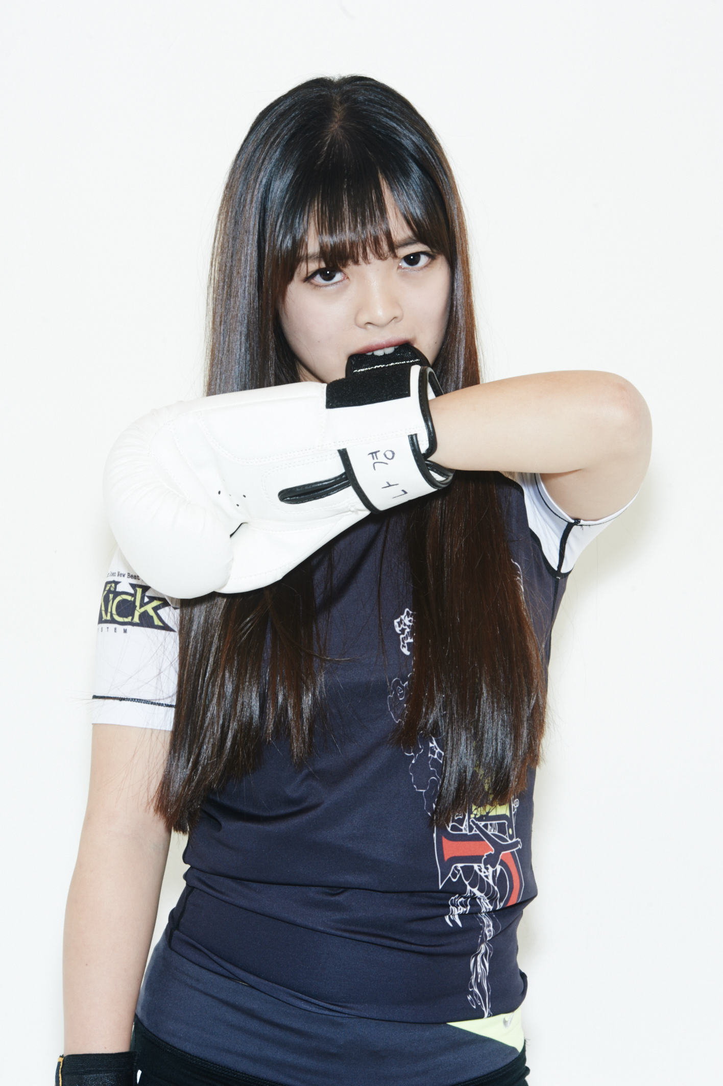 17岁萝莉拳手校园制服写真曝光