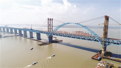 （要闻）沪通长江大桥航道桥主拱合龙19年贯通