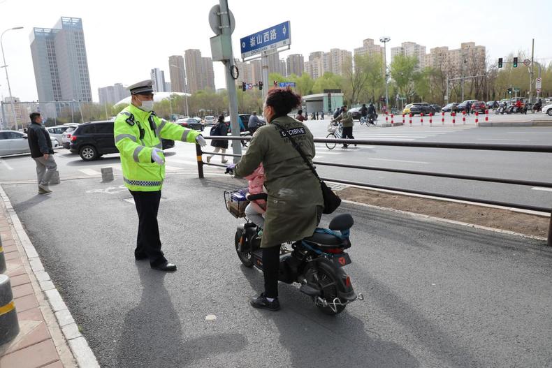 “文明出行”志願者張松然：志願服務12年 瀋陽“中國式過馬路”現象明顯減少