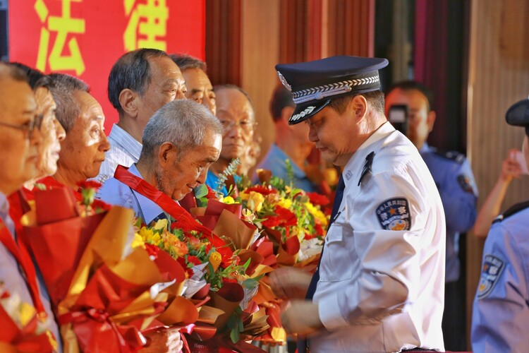 寶雞公安交警舉行慶祝中國共産黨成立100週年文藝演出_fororder_2 (2)