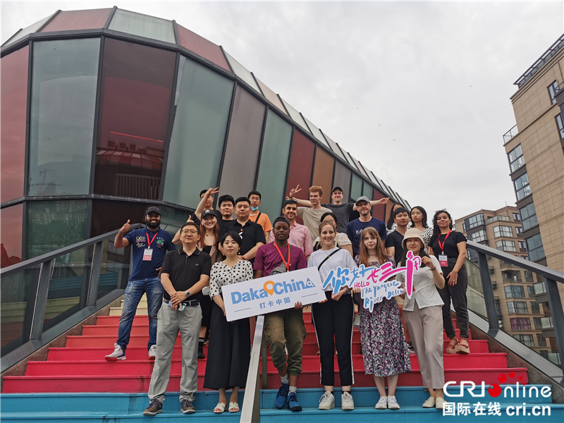 Foreign Internet Influencers Marvel at Colorful and Lively China with Tour of Yangtze River Delta_fororder_5