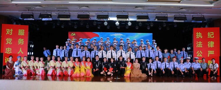 寶雞公安交警舉行慶祝中國共産黨成立100週年文藝演出_fororder_1 (2)