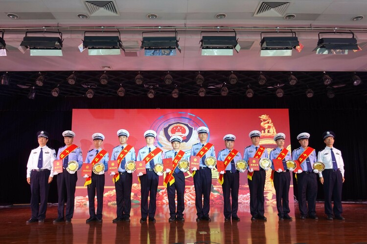 寶雞公安交警舉行慶祝中國共産黨成立100週年文藝演出_fororder_3
