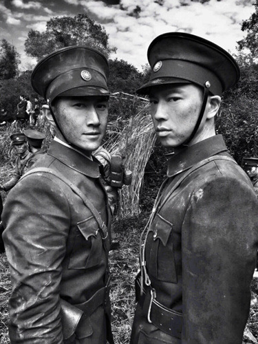 《爱人同志》王雷何明翰演绎战斗版“无间道”