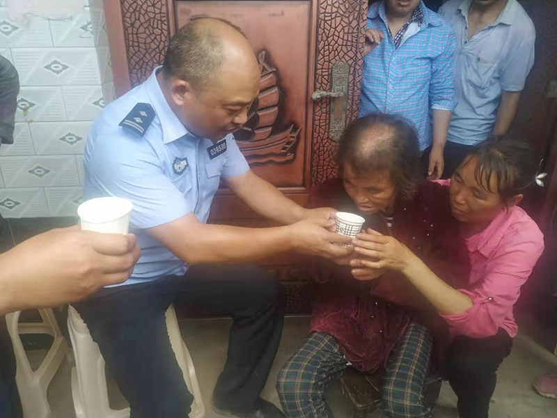 广元：老人上山采药迷路迷路 警民联手7小时后找回_fororder_微信图片_202107140938442