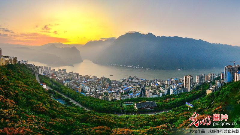 重庆巫山：三峡水库试验性蓄水完成 生态平湖美景如画