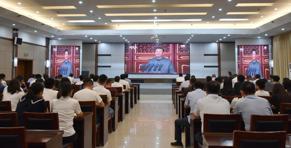 河南各界組織收看慶祝中國共産黨成立100週年大會