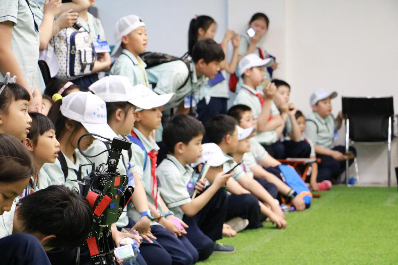 沈阳市航空实验小学校园小记者走出校园去研学