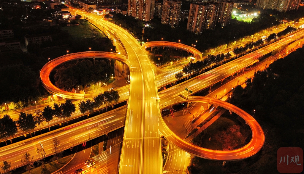 (中首)成都教師耗時四個月 集齊成都立交橋最美夜景