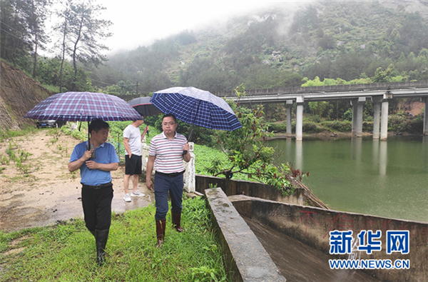 湖北黃岡各地築牢防汛“安全堤壩”確保群眾生命財産安全_fororder_03