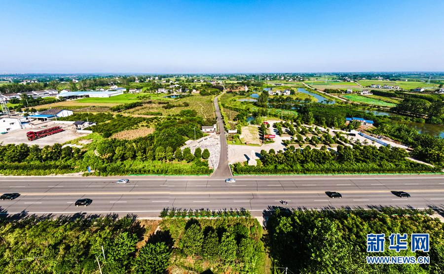 开着汽车看乡村丨村村有公路 一路一风景