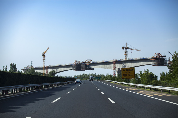 新进展！济莱高铁最大跨度悬浇连续梁合龙