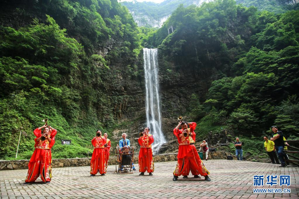 湖北秭歸：民俗表演進景區