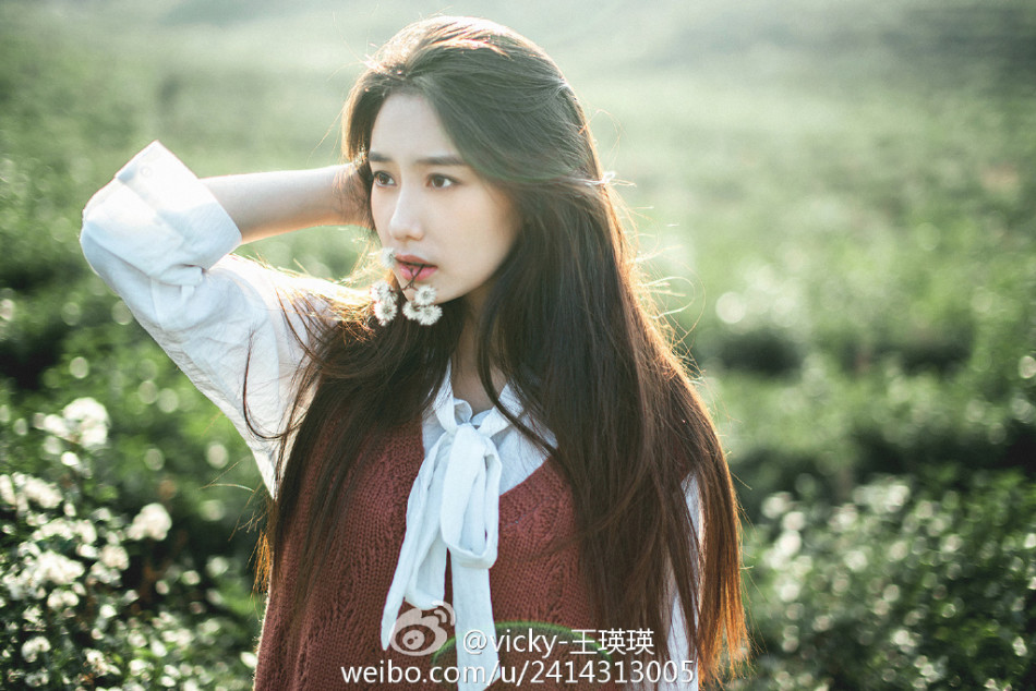 中传校花唯美照 大自然中清新气质尽显