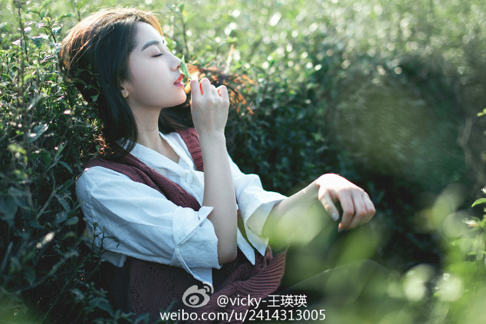 中传校花唯美照 大自然中清新气质尽显